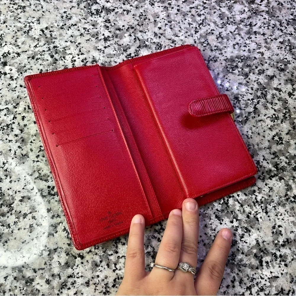 Louis Vuitton | BEAUTIFUL! MI0020 Red Epi Wallet with Kiss Lock
